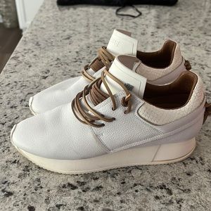 White Esseutesse sneakers size 37/7 like new